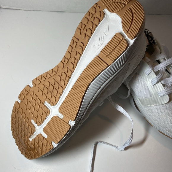 Avila White Cross-trainers in wide width - Picture 6 of 7